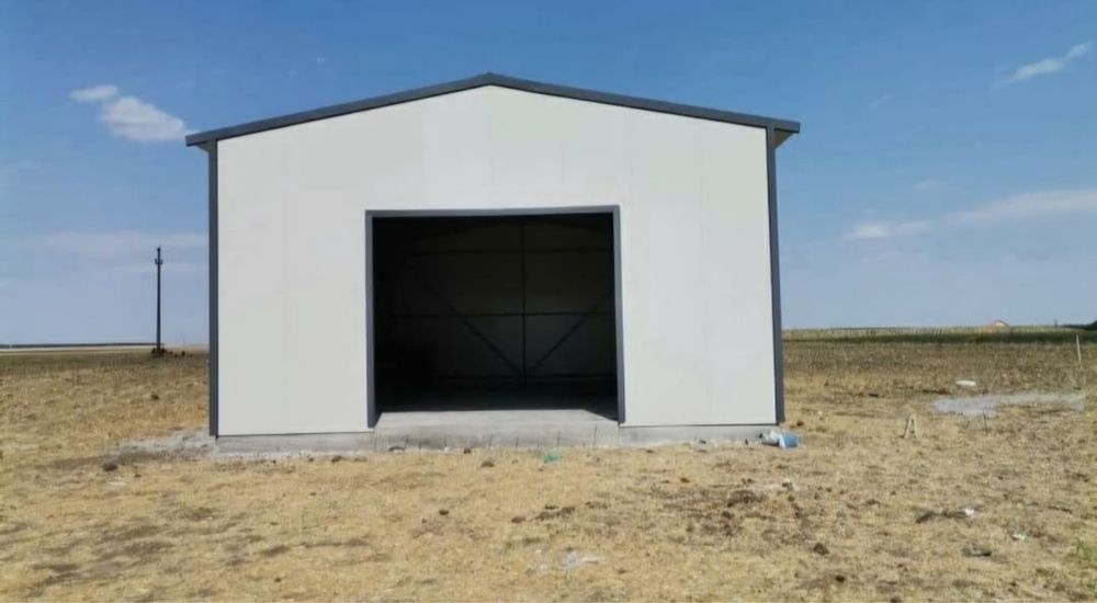 Confectionam hale metalice cu 0. / avans