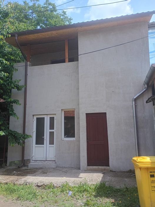 Vând apartament la casa