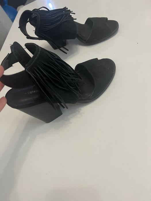 Pantofi cu toc, numarul 37