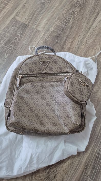 Ghiozdan Guess nou cu husă!