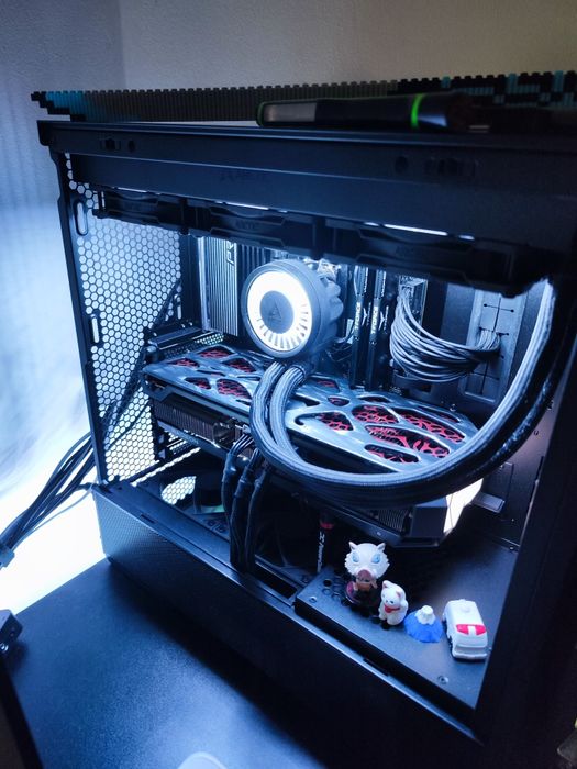 Мощен геймърски компютър 7800x3d/32gb ram/9070xt