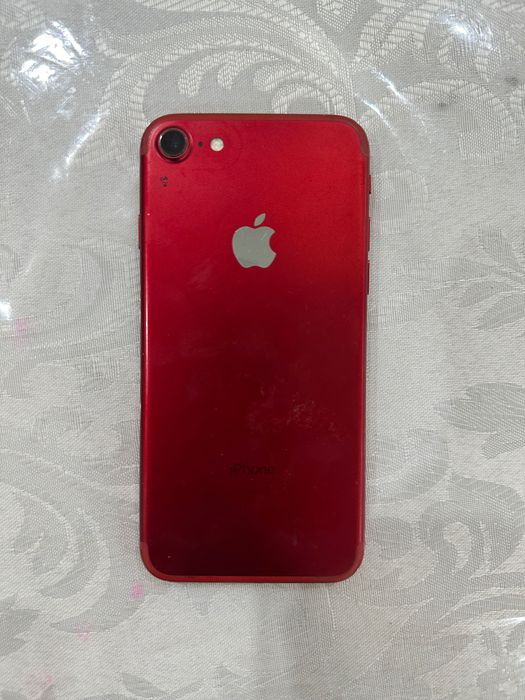 iPhone 7 почти целый