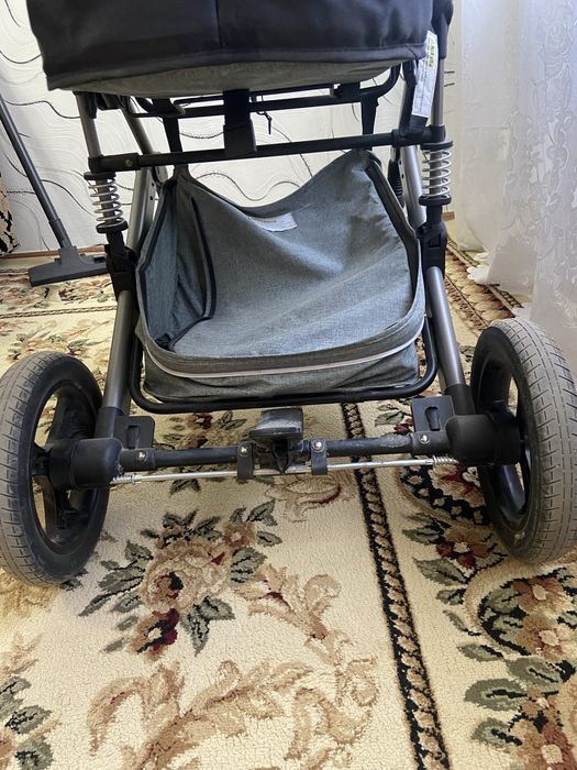 Продам каляску в отличном состоянии Luxmom