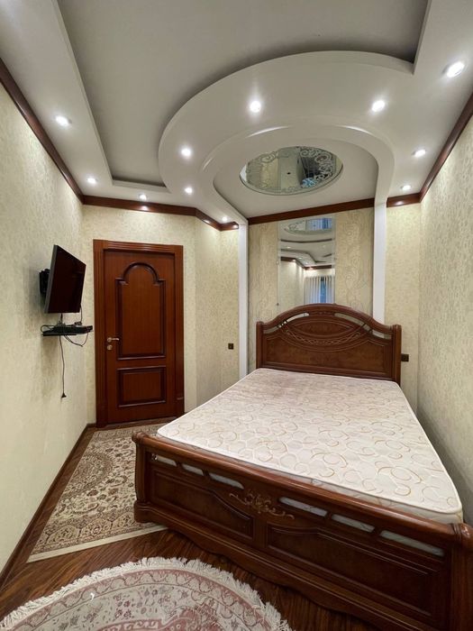 Продаю квартиру метро Ойбек 3 комнатная