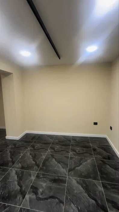 Продаётся коммерческое помещение на первой линии с выс-й проходимостью