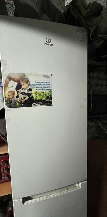 Продом холодильник indesit в хорошем состоянии за