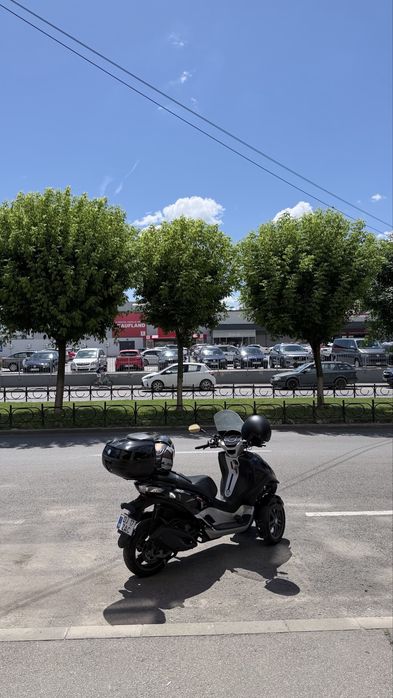 Scuter Piaggio MP3 , 300 ie , L5e se conduce cu B -ul .