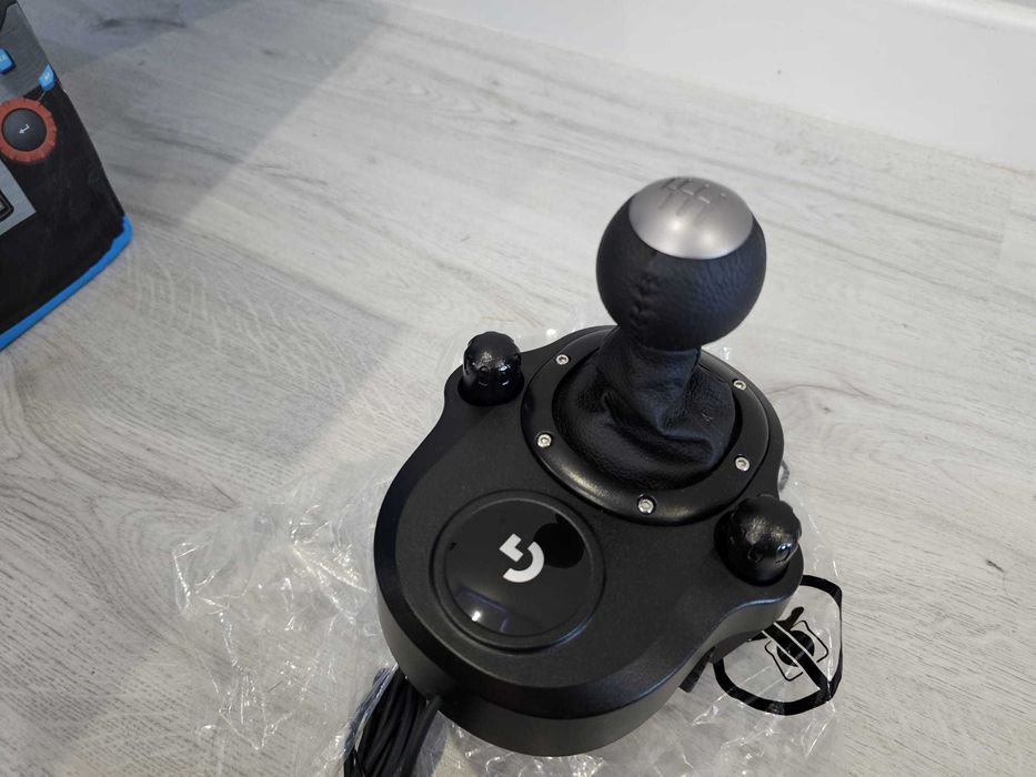 Logitech G29 (set volan cu schimbător + platformă NanoRS pliabilă)