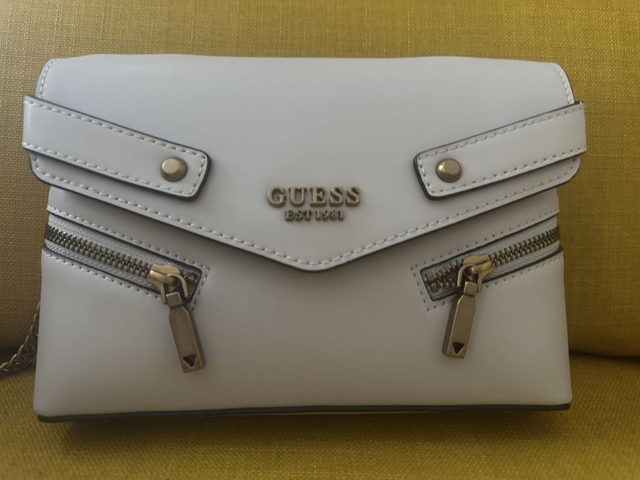 Poseta Guess noua