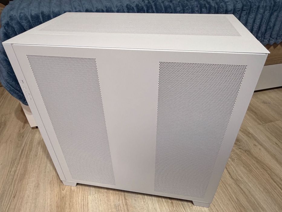 Кутия за компютър Lian Li O11 EVO XL White + подарък 2 deepcool вентилатора.
