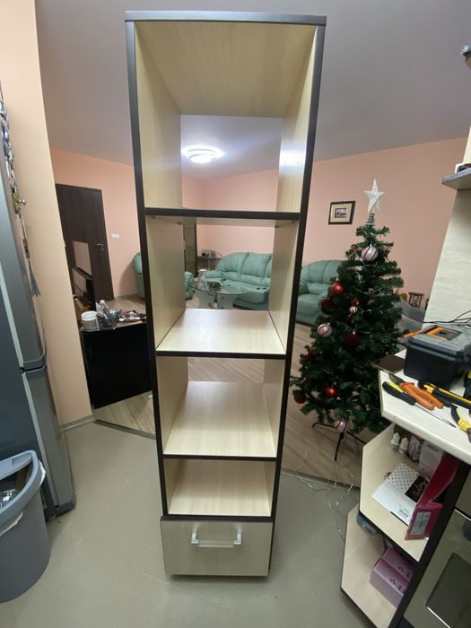 Тв шкаф със стъкнена витрина