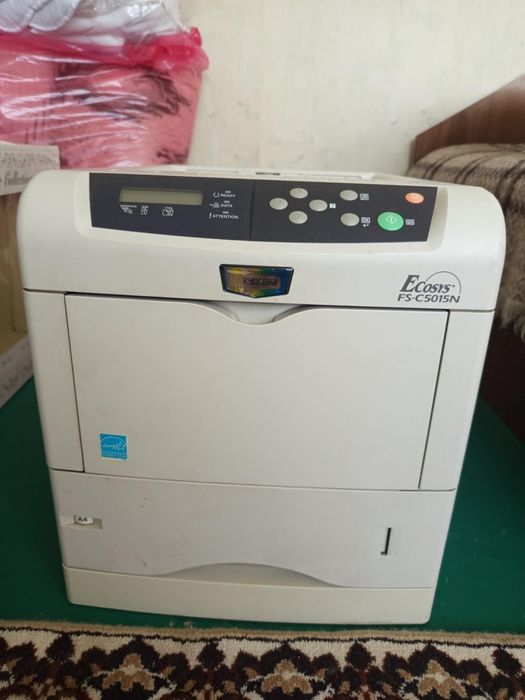 Продавам цветен принтер Kudcera Ecosys FS-C5015N