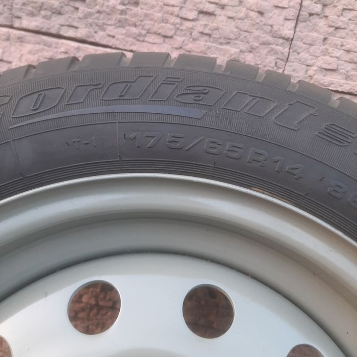 Продам два колеса 175 65 r14 Ваз