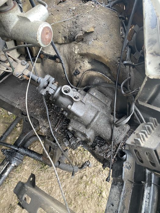 Секторна кутия форд тразнит