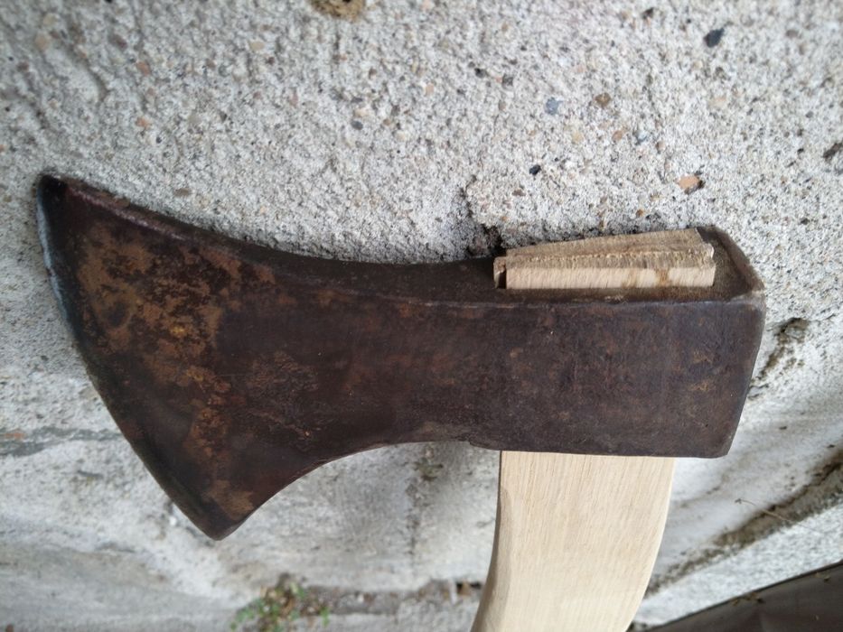 Продавам две големи Френски антикварни брадви 19-ти век Продавам