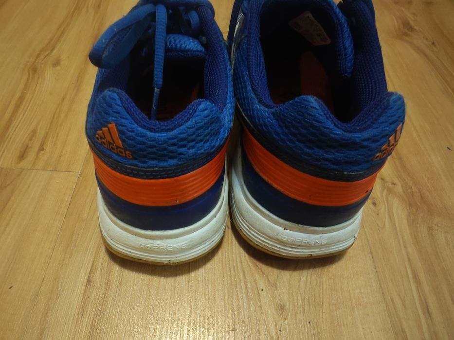 Маратонки adidas номер 38 - 25 лв.