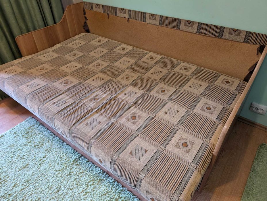 Canapea extensibila cu lada