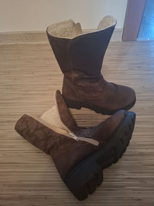 Cizme Melania stare foarte bună ,piele întoarsă