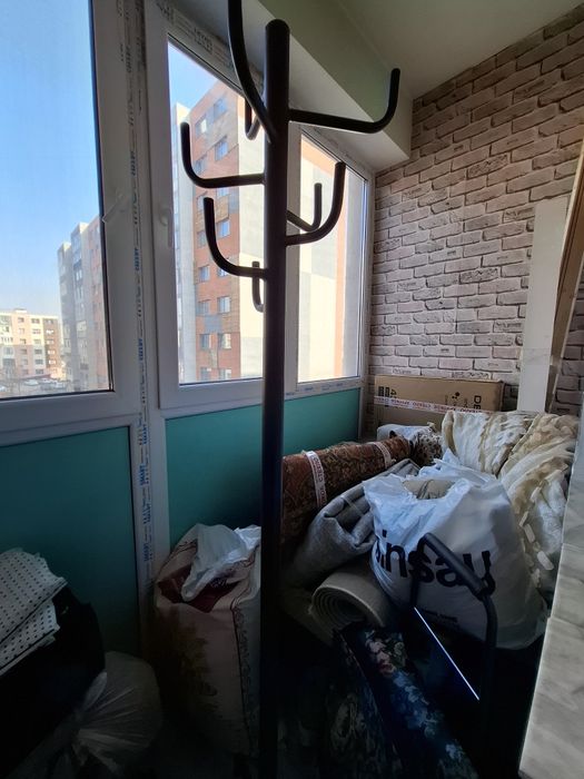 Вешалка на ножке