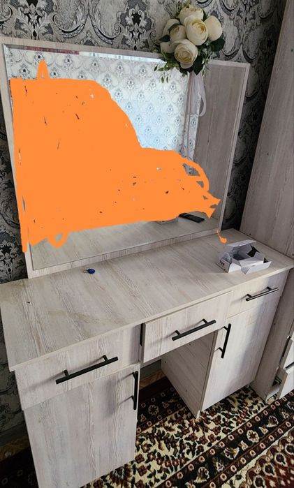 Shkaf garnitur sotiladi