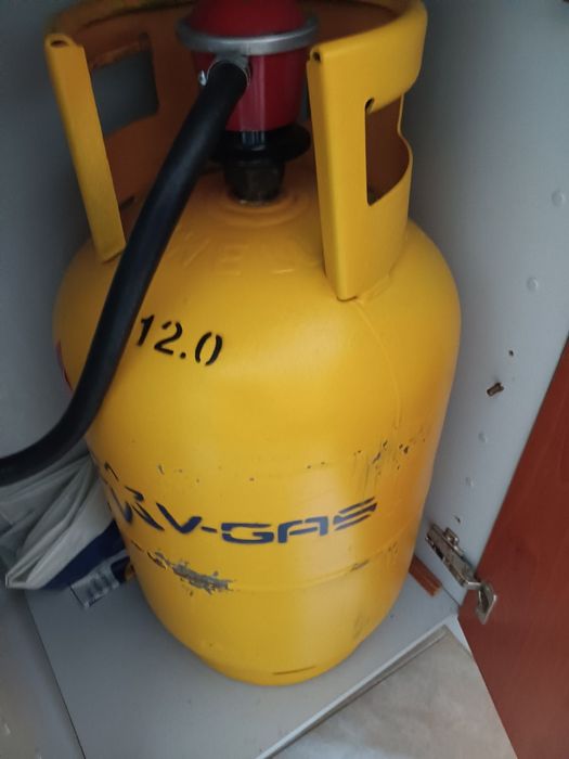 Готварска Печка Аристон на Ток и Газ + газова бутилка пълна 400лв