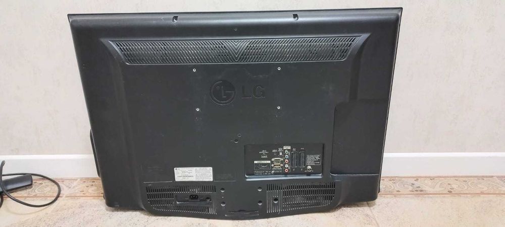 Телевизор LG 81 см