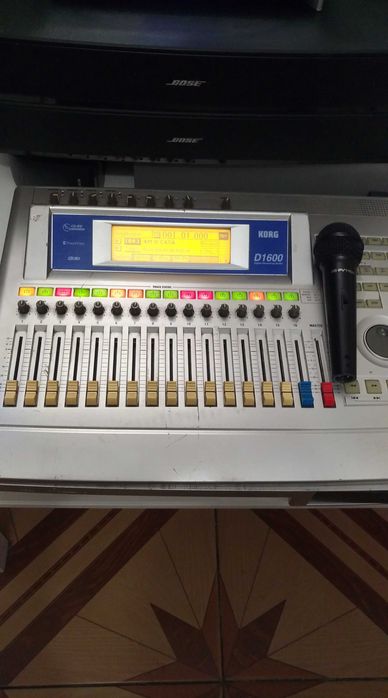 Korg D1600 digital studio recorder hard disc touch screen efx midi
