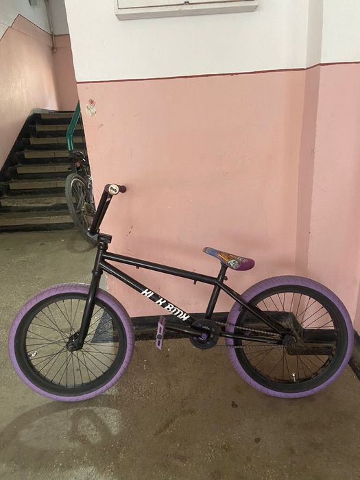 Vând BMX într-o stare foarte buna nu are fisuri la cadru sau defecte