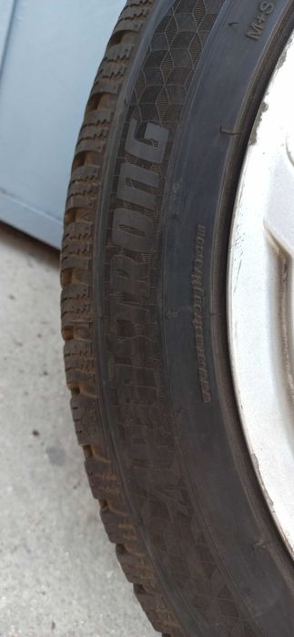 4 нови зимни гуми 225/45/17 с оригинални джанти за Ауди