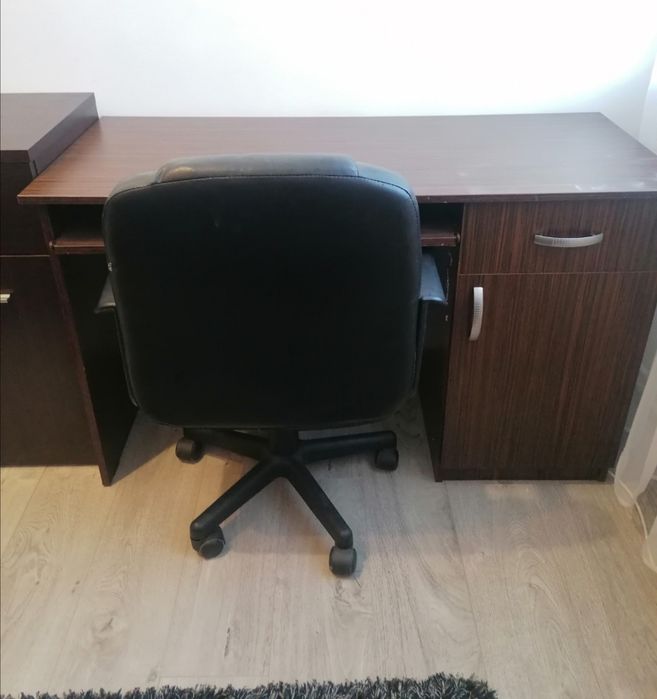 Vând birou în stare foarte buna