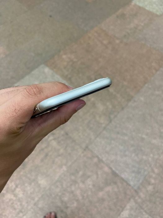 Iphone 11 xotira 64 yomks 75 face id true ton ishlidi