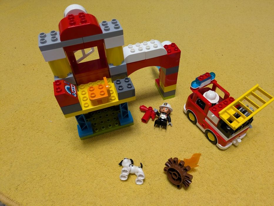 Lego 10903 - Stație pompieri 76 piese