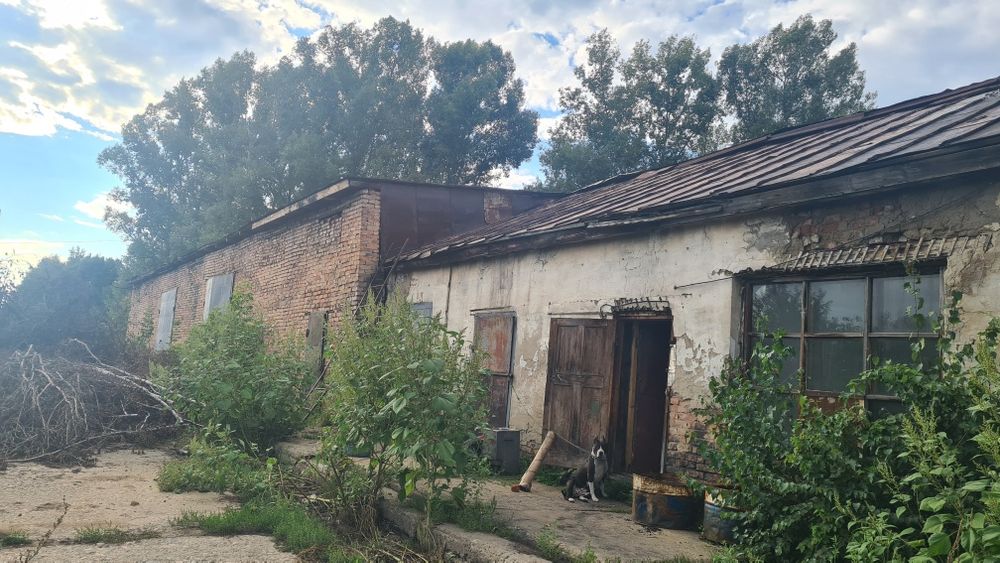 Промбаза, цех с оборудованием