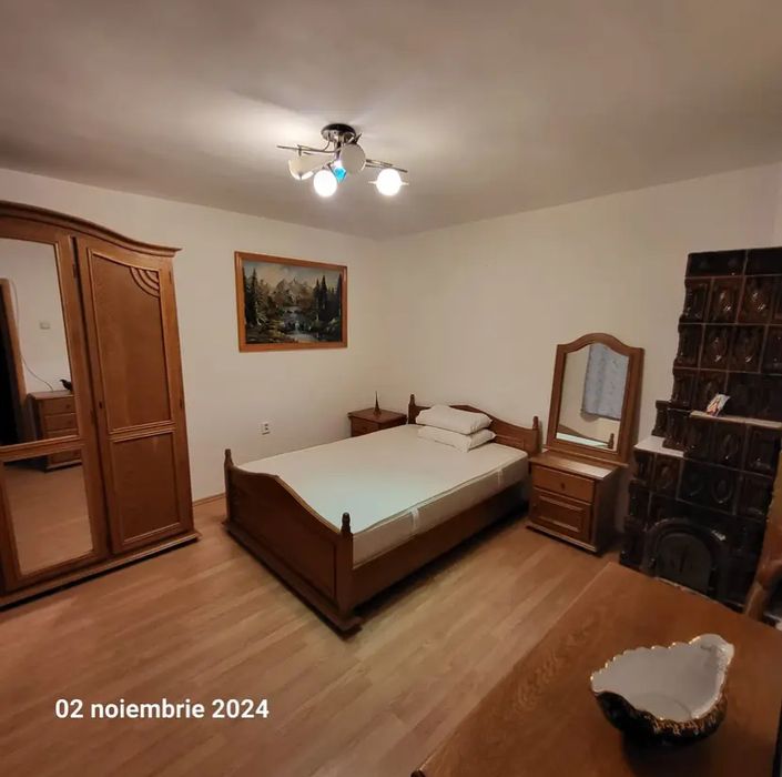 Vand casa (parter+etaj) - zona Biserica Noua