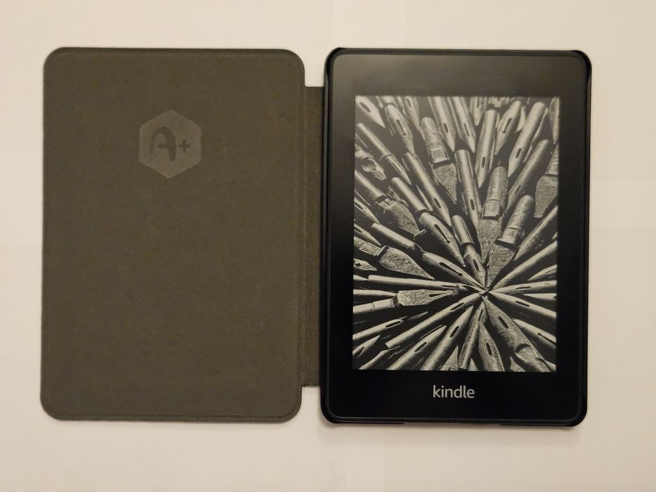 Kindle Paperwhite 10 (Generația 10) 8GB, Waterproof + Husă Smart Cover