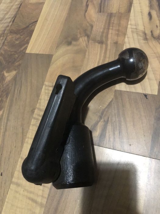 Теглич с букса за кабели за кола