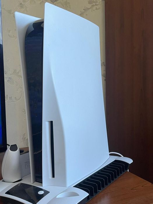 Продам PS5 FAT, с играми