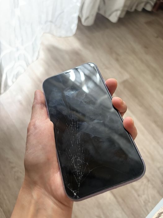 Продам Iphone 11