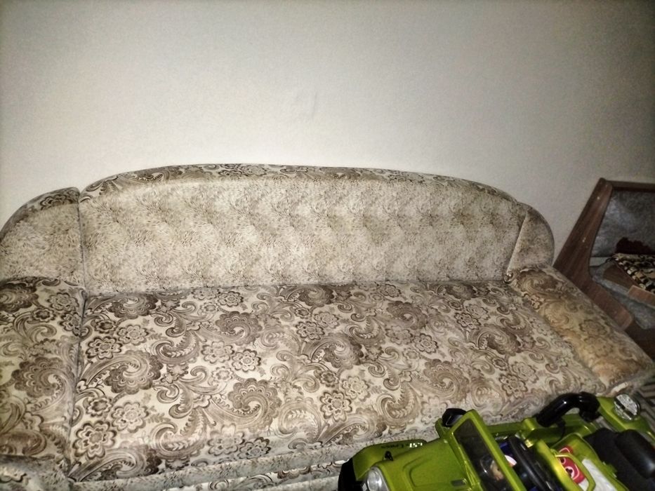 Продам старый диван
