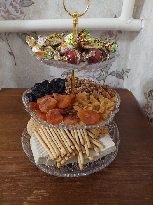 Трехъярусная конфетница.