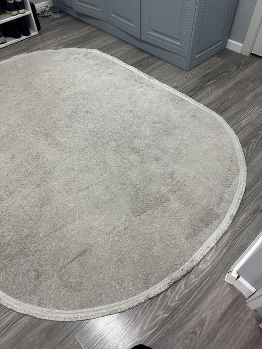 Ковер овальный в хорошем состоянии