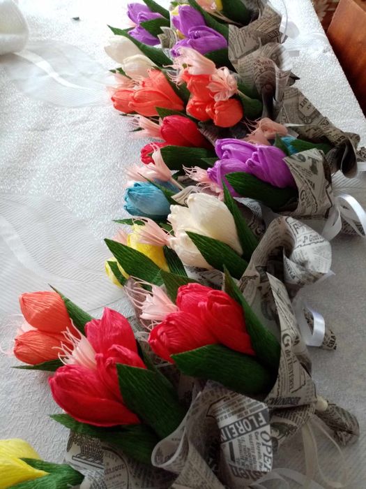 Цветни лалета от креп хартия