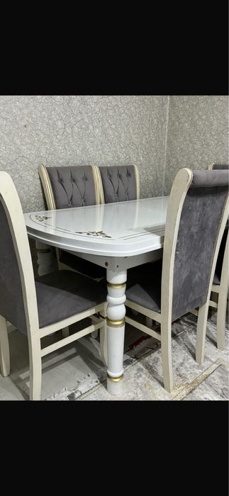 Стол доя гостиной