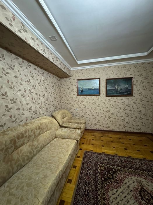 Срочно продам в связи с переездом 3-х комнатную+сталовая квартиру