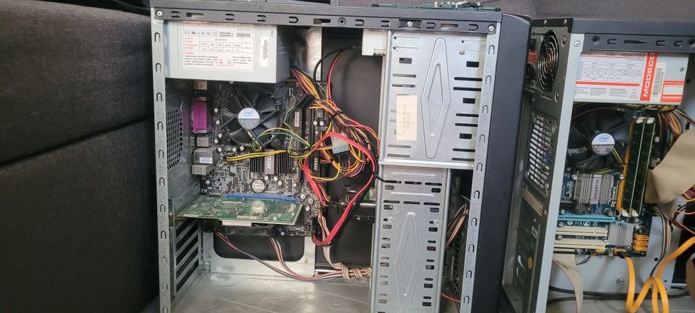 Vând 3 calculatoare