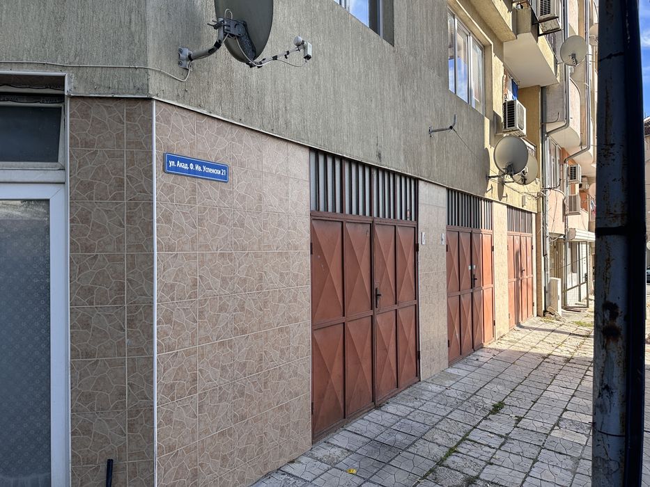 Дава се под наем Гараж / Паркомясто в Варна, Погреби - 18 кв.м за 127.5 € - Снимка #1