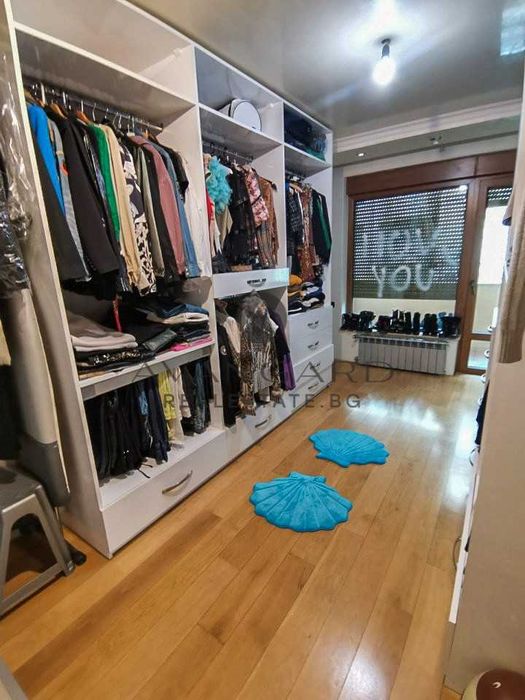 оф.11026 Многостаен с Паркомясто Герджика