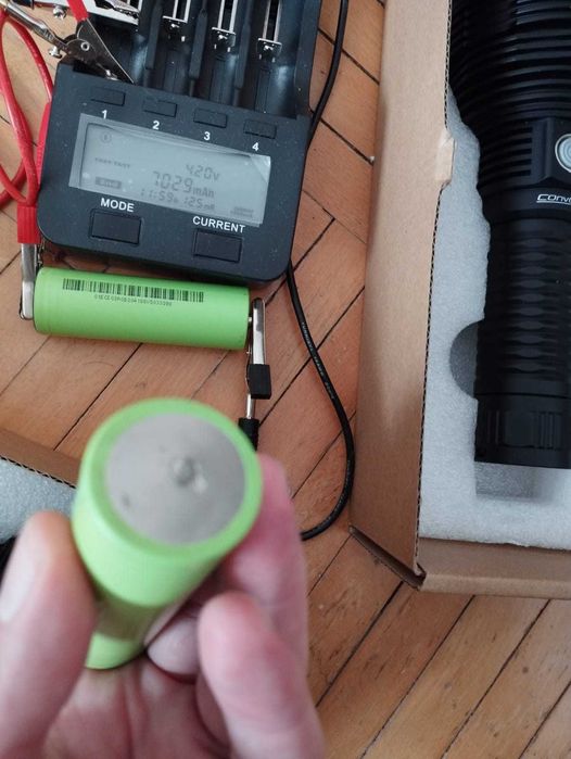 Convoy L8 cu Led SBT90.2  cu acumulator 26800 - USB C