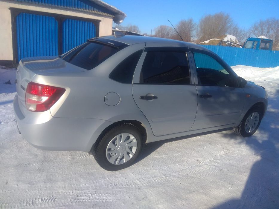 Продам автомобиль лада гранта.