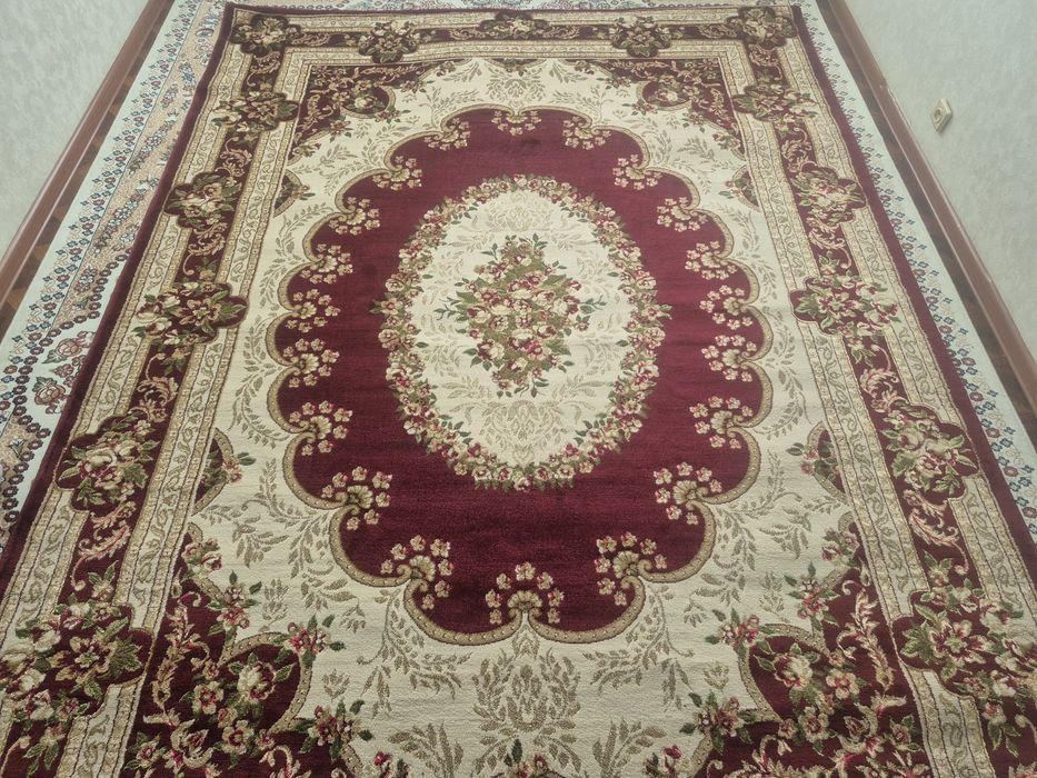 Продаётся ковёр. Новая.